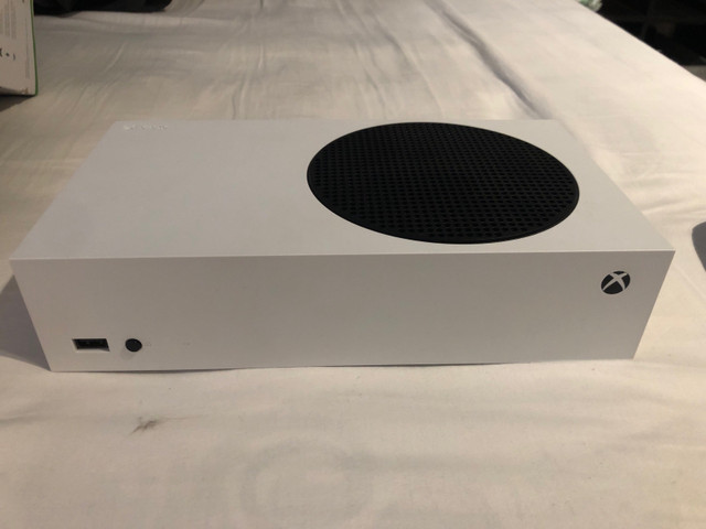 Xbox Series S [512gb] + XBS Controller + HDMI + Power in Xbox Series X & S in Bedford - Image 3