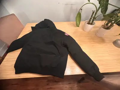 Manteau d'hiver femmes, marque Canada Goose noir, moyen
