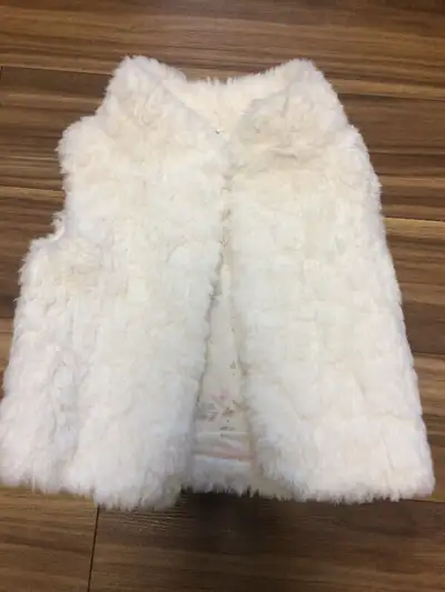 White warm furry vest - size 2T, View more