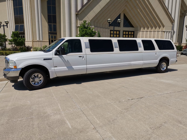 2002 Ford Excursion Stretch Limo in Cars & Trucks in City of Toronto