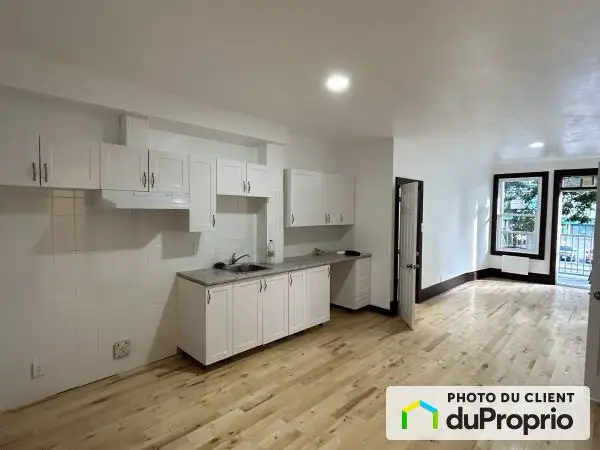 5.5 near Metro Parc on Parc Ave (Avail as of July 1st)