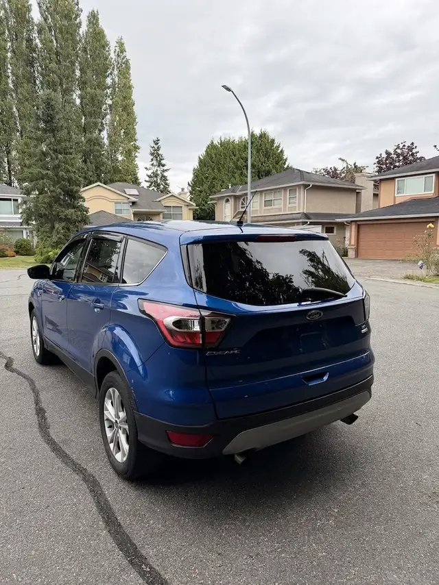 2017 Ford Escape AWD 2.0 in Cars & Trucks in Calgary - Image 5
