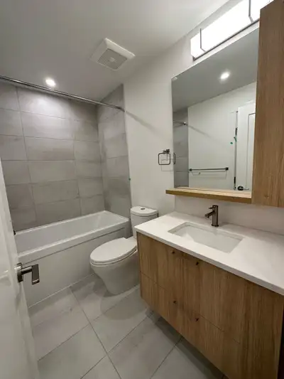 Modern Jr. 1 Bedroom – 3rd Floor – Prime Location in Mission!