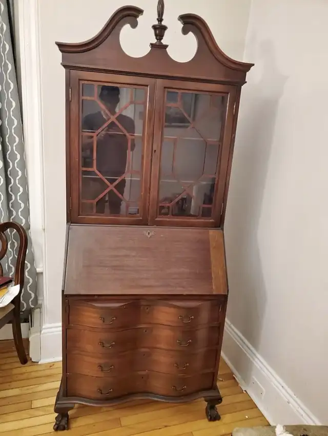 antique display cabinet in Hutches & Display Cabinets in City of Halifax - Image 2