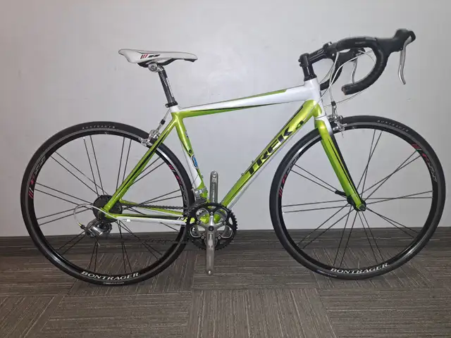 Beautiful Trek 1.5 Alpha double road bike w/carbon fork. 52cm/M.