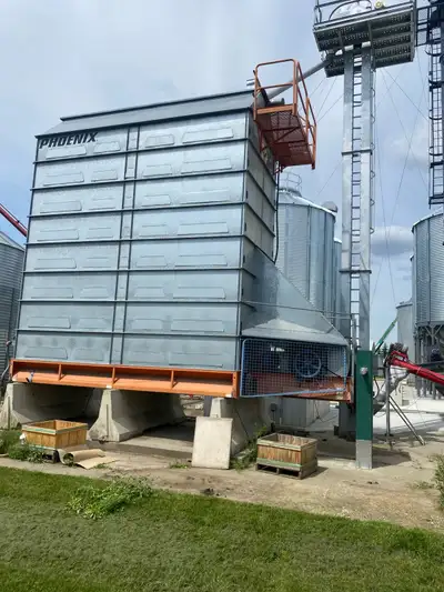 2002 Phoenix 1616, 3 phase, natural gas. Dryer has been updated to Western Grain automation panel an...