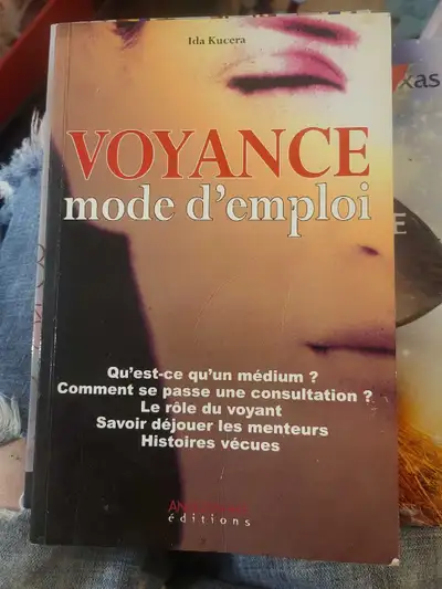 Delve into the world of clairvoyance with "Voyance Mode D'emploi" by Ida Kucera, a pre-owned paperba...