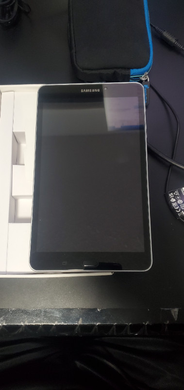 Samsung Galaxy Tab A. Silver. 8.0". 32GB. Wi-Fi in iPad & Tablet Accessories in Edmonton - Image 2
