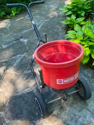 Free spreader. Good condition.