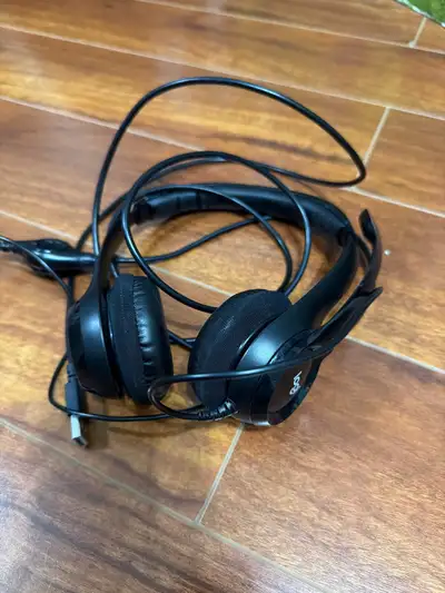 Almost new Logitech wired headset Used few times only.