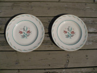 2 ASSIETTES ALBERT WAGG WEDGWOOD $ 7.00 POUR LES 2