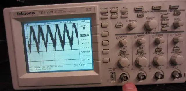 Digital Oscilloscope Tektronix TDS224, 4-channel, 100MHz in General Electronics in City of Montréal - Image 7