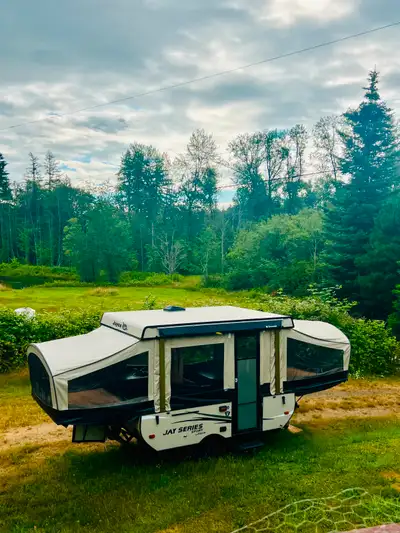 2 way fridge, 2 burner stove which can be used outside, water tank, propane furnance Excellent condi...
