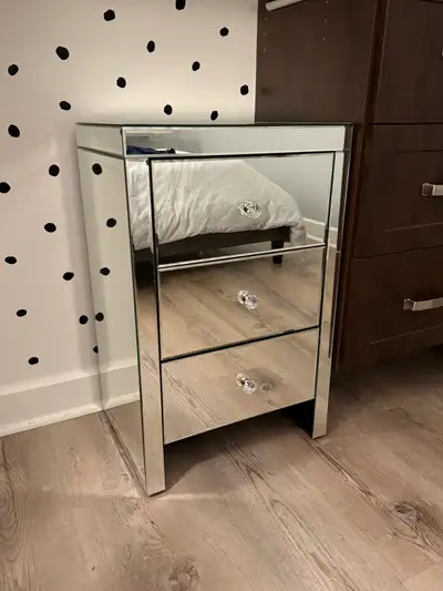 Selling a mirrored drawer by Structube. Used but in like-new condition. Asking for $50 or best offer...