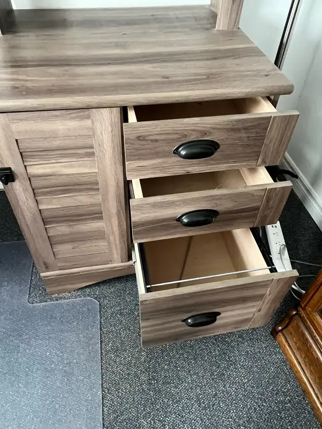 Desk with hutch in Desks in Cape Breton - Image 6