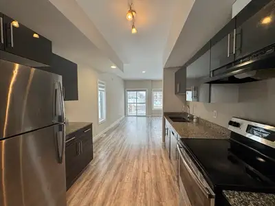 **2Bed 1.5Bath Pet Friendly Condo for Rent on University Cres**