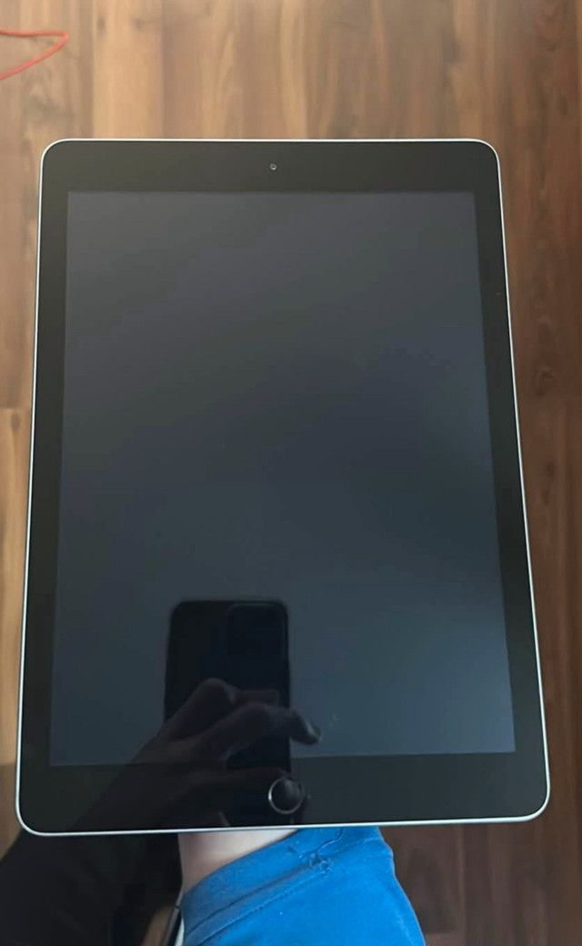iPad 5th gen (2017 Model) 32GB in iPads & Tablets in Fredericton