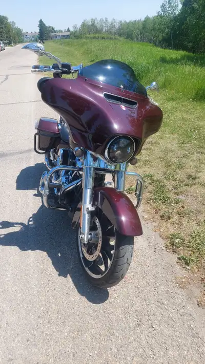 Excellent Condition. 107ci Only blemish/scuff is on back of saddlebags where I had Canadian flags wh...