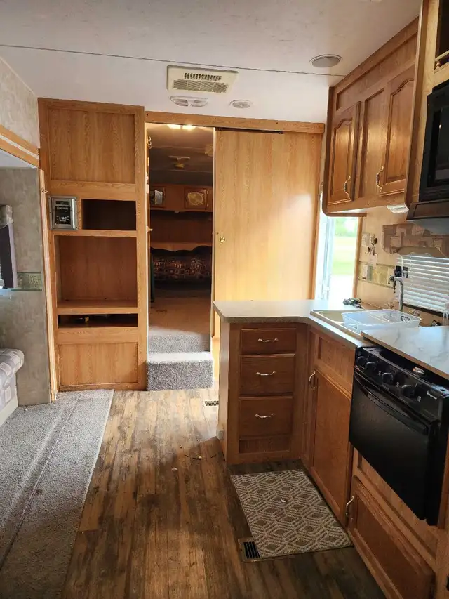 2007 Cherokee 5th Wheel in Travel Trailers & Campers in Regina - Image 7