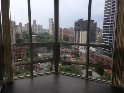 Downtown Toronto Room for Rent
