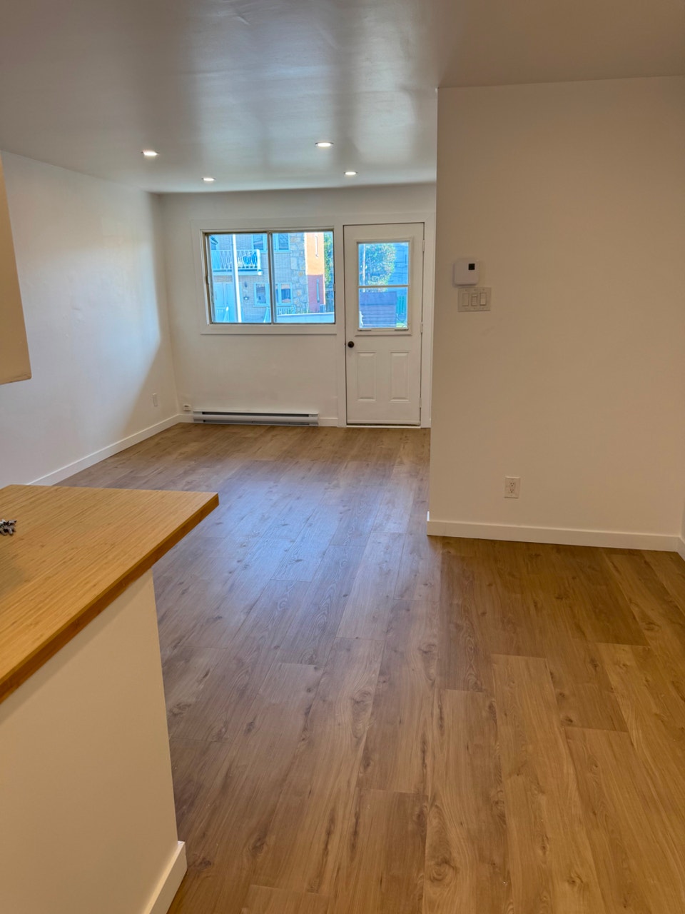 **un mois gratuit** Studio 2 1/2 Laval style loft rénové 5