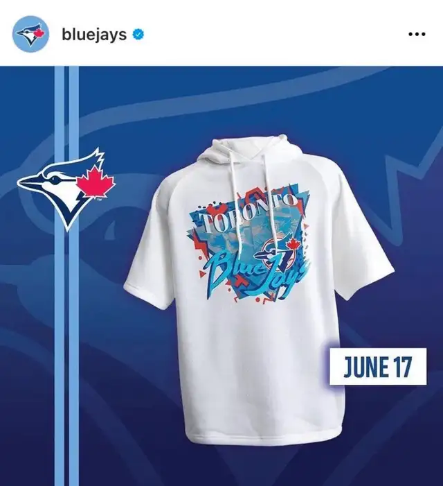Blue Jays Vintage Shortsleeve Hoodie in Men's in Oshawa / Durham Region - Image 3
