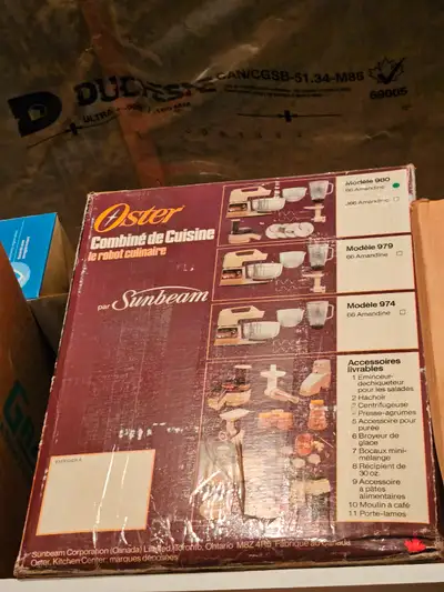 Vintage Oster Kitchen Center food preparation appliance. Colour: Almond It's an "Osterizer" - Blende...