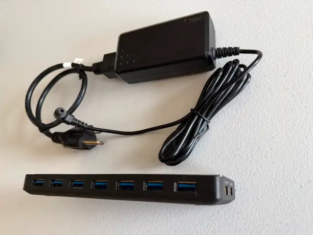 TP-Link USB 3.0 7-Port Hub + 2 Fast Charge Ports in Cables & Connectors in Mississauga / Peel Region - Image 3