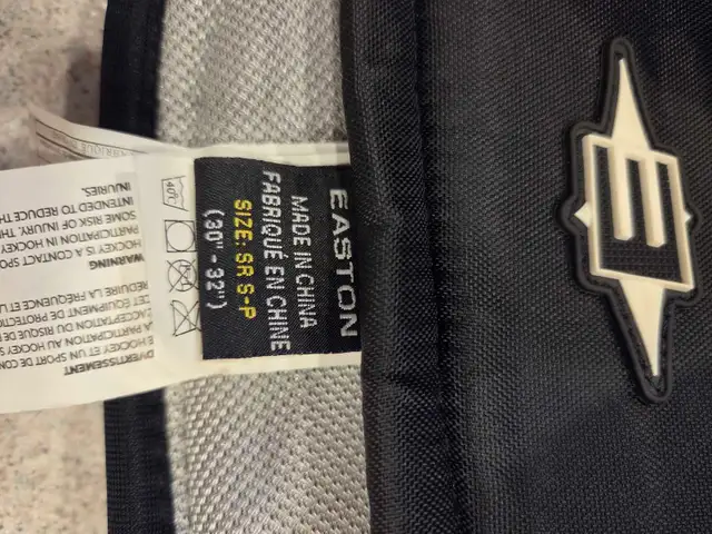 SENIOR HOCKEY EQUIPMENT  in Hockey in Markham / York Region - Image 10