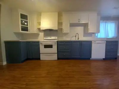 3 BED / 1 BATH FOR RENT ****Please note; this is a very small unit, would suit 1-2 person occupancy*...
