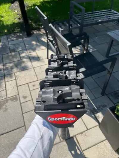 Support de vélo sportrack bon pour 4 Vélos va sur un Hitch de (2 pouces)avec cadenas très sécuritair...