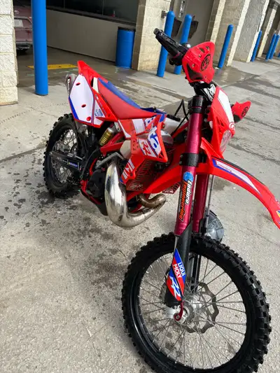 Looking for something better for the track would trade for 250r same year or newer bikes mint or 600...