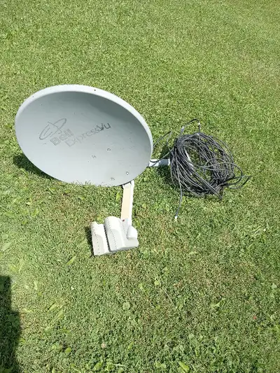 Bell dish tv, dual LNB, comes with a long cable