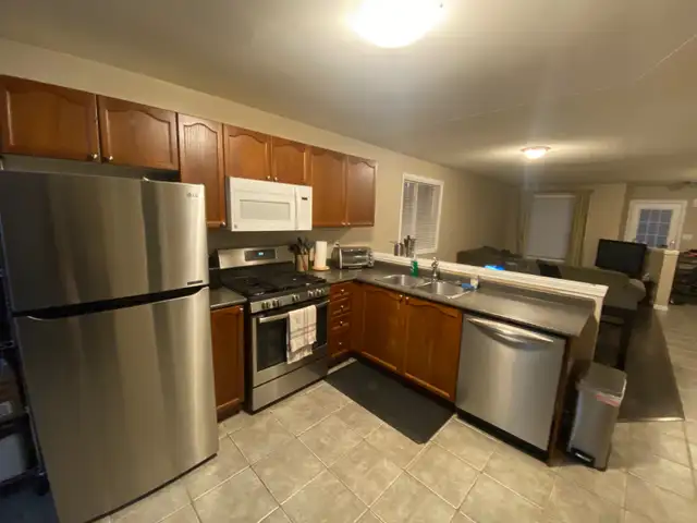 Room for Rent -North Barrie near RVH. Private bath also avail.62863327856003121