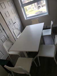 Table de cuisine et chaises
