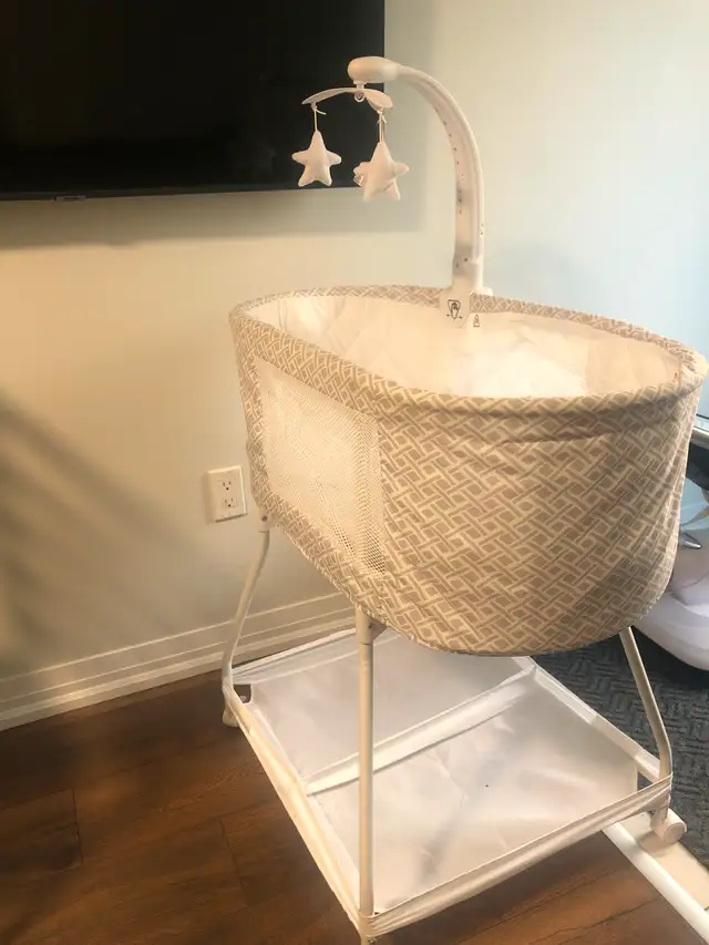 White baby bassinet with wheels in Cribs in Oakville / Halton Region - Image 2