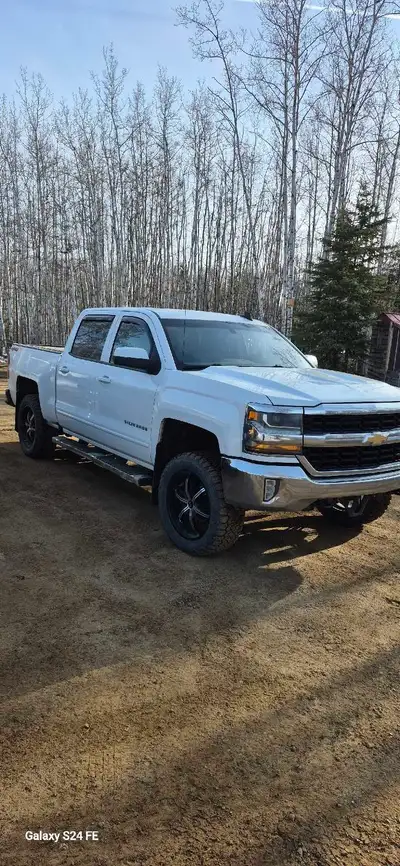 I'm selling a 2018 Chevrolet Silverado 1500, a robust and reliable truck ready for any job. This use...