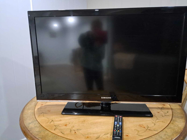 45 inch Samsung tv in TVs in Oshawa / Durham Region