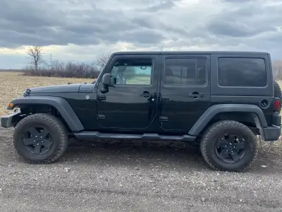 Safetied Wrangler unlimited sport Automatic Hard removable top Apple play Power windows Power locks...