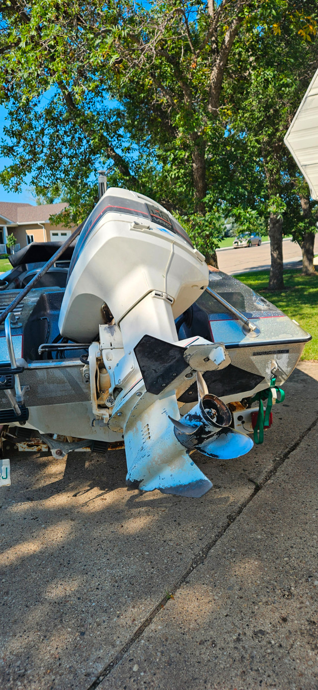1986 swift sure boat with 140 johon motor. in Powerboats & Motorboats in Moose Jaw
