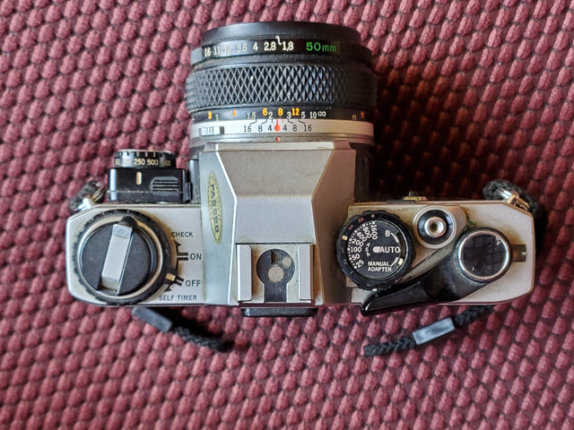 Vintage 1980s Olympus OM-10 - 50mm f/1.8 Lens in Cameras & Camcorders in Winnipeg - Image 2