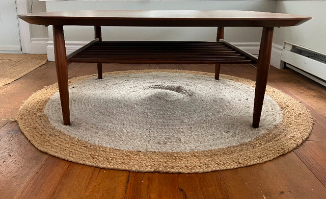 Table basse en noyer design / mid-century modern coffee table dans Tables basses  à Shawinigan - Image 3
