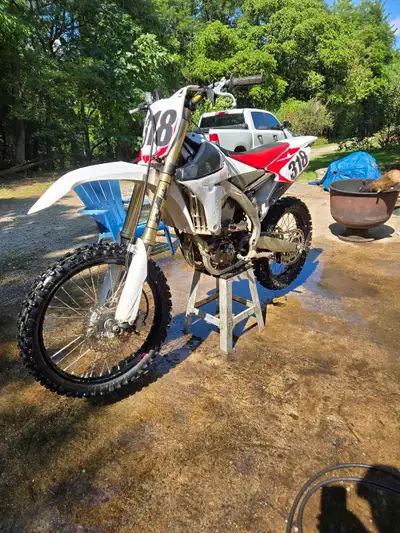 Bike is in great shape! Oil changes done reguarly. Start good and it very powerful. Comes with yamah...