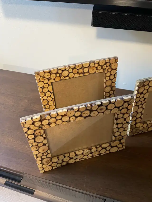 Set of Rustic Wood Slice Photo Frames – Cabin / Farmhouse Decor in Home Décor & Accents in Ottawa - Image 5