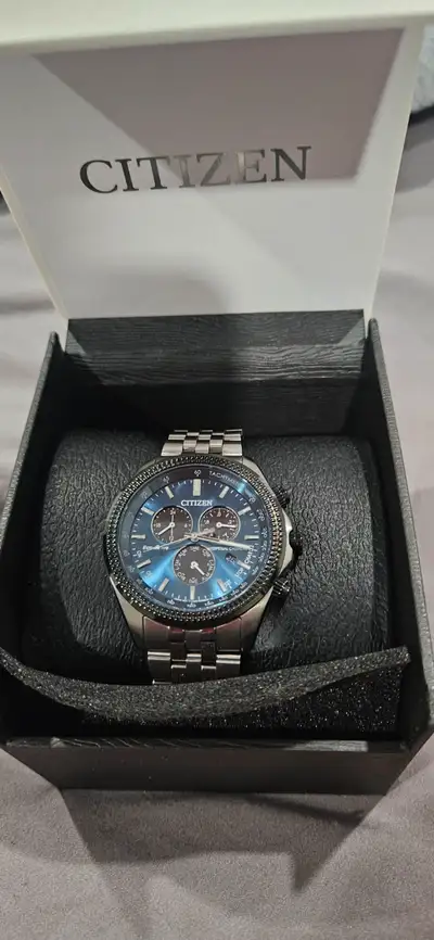 Bought this watch wore like 3 times. Need to clear out some watches so time to go. Cost was 550 sell...