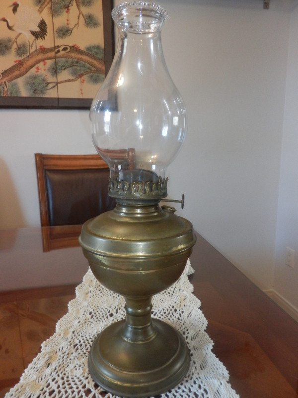 Lampe à l'huile vintage en laiton dans Art et objets de collection  à Longueuil/Rive Sud