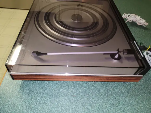 Bang and Olufsen 1700 Vintage Turntable in Stereo Systems & Home Theatre in Red Deer - Image 6