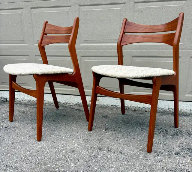 Teak Vintage Mid Century Modern Dining Chairs  in Dining Tables & Sets in Oshawa / Durham Region - Image 3
