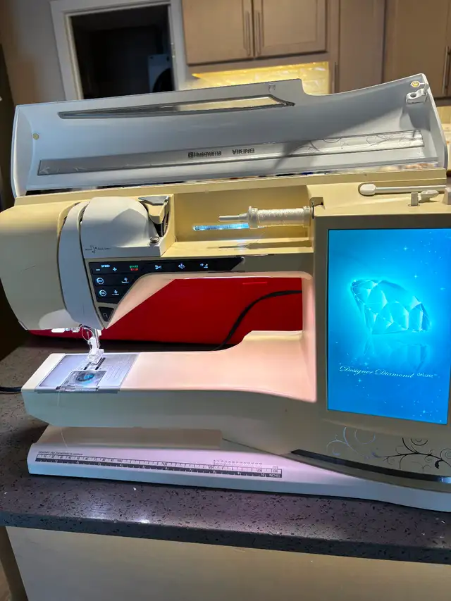 Husqvarna Designer Diamond Deluxe Embroidery/Sewing machine