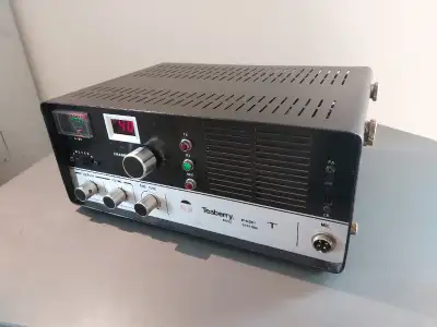 For Sale, Vintage Teaberry Model "T" 40 channel CB Radio. Late 1970's tube AM CB Radio that still wo...